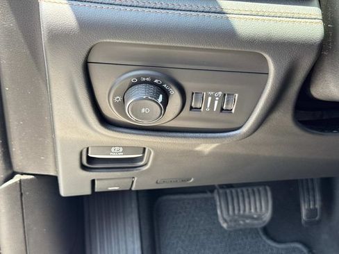 Used 2025 Jeep Grand Cherokee L Summit AWD/4WD image 28