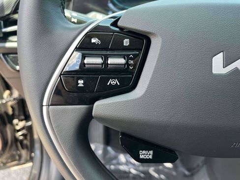 Certified 2025 Kia Niro EX FWD image 18