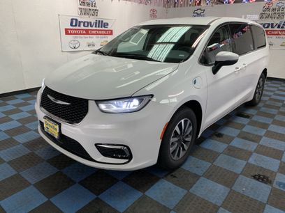 Used 2023 Chrysler Pacifica Touring-L