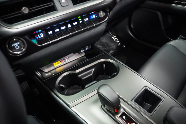 Certified 2025 Lexus UX 300h FWD w/ Accessory Package (Z2) image 15