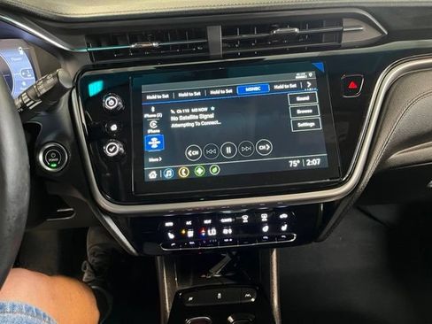 Used 2023 Chevrolet Bolt LT w/ Infotainment Package FWD image 30