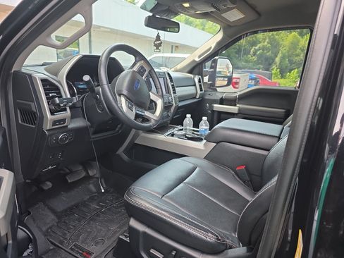 Used 2020 Ford F250 Lariat w/ Lariat Ultimate Package AWD/4WD image 3