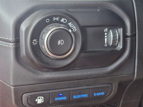 Used 2024 Jeep Wrangler Unlimited Sahara AWD/4WD image 35