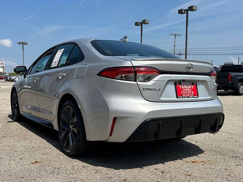 Certified 2025 Toyota Corolla SE FWD image 3