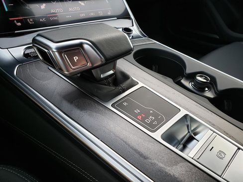 Used 2025 Audi A6 Premium Plus w/ Premium Plus Package image 24