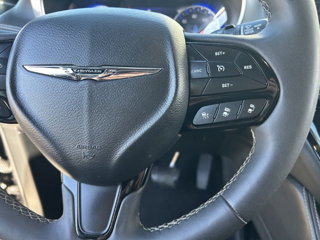 Used 2025 Chrysler Pacifica Limited FWD image 27