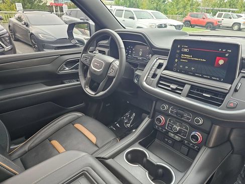 Used 2024 GMC Yukon XL AT4 w/ Technology Package AWD/4WD image 11