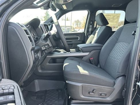New 2026 RAM 2500 Big Horn AWD/4WD image 32