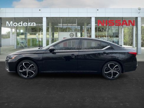 New 2025 Nissan Altima 2.5 SR image 2