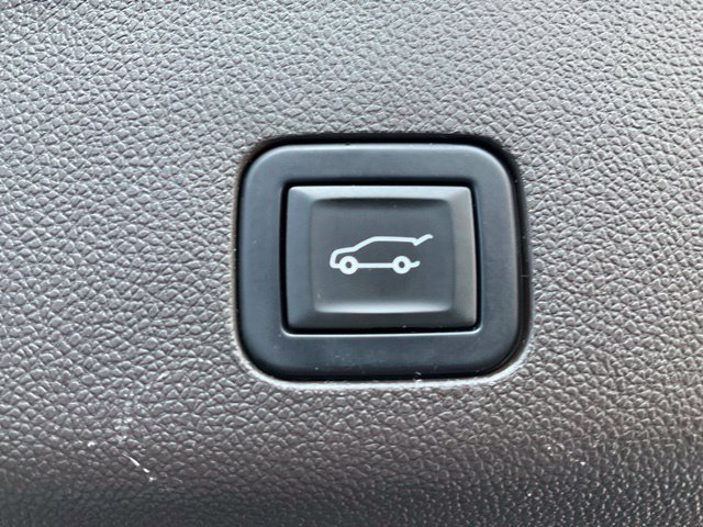 Used 2021 Cadillac Escalade ESV Premium Luxury w/ LPO, Radiant Package AWD/4WD image 39