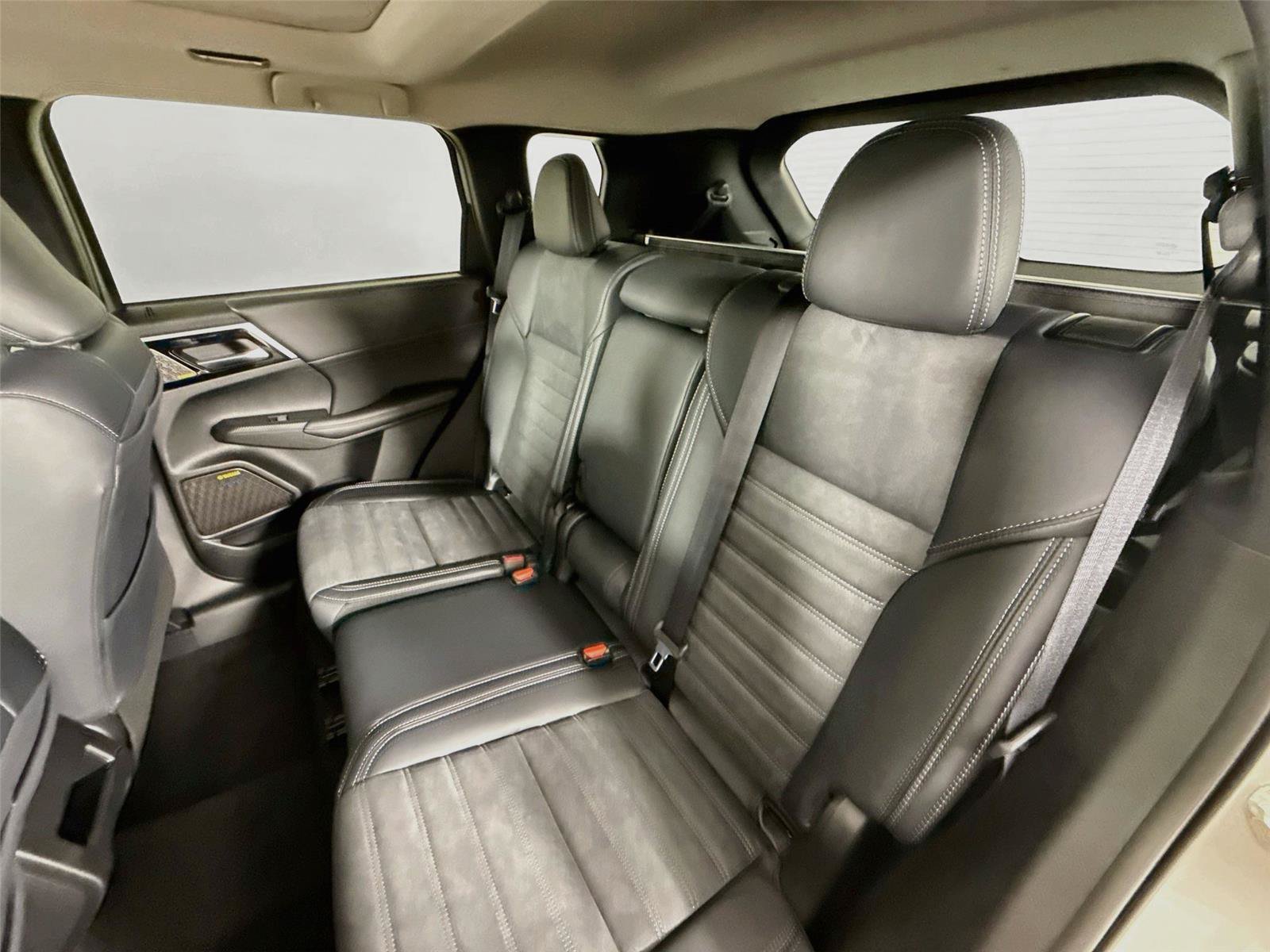 New 2026 Mitsubishi Outlander SE FWD image 15