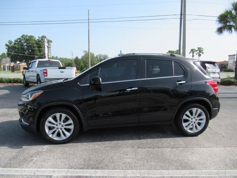 Used 2020 Chevrolet Trax Premier FWD image 2