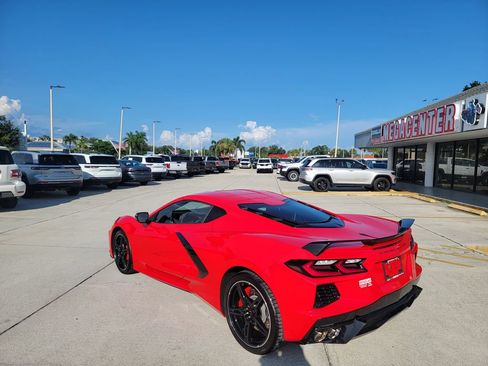 Used 2021 Chevrolet Corvette Stingray Coupe w/ Z51 Performance Package RWD image 3