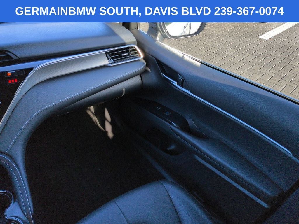 Used 2018 Toyota Camry SE w/ Convenience Package FWD image 19