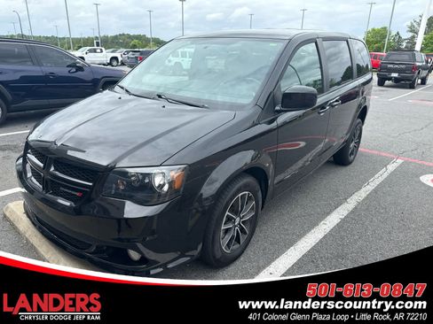 Used 2018 Dodge Grand Caravan SE image 1