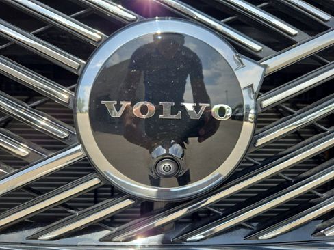 Used 2025 Volvo XC90 B6 Ultra AWD/4WD image 11