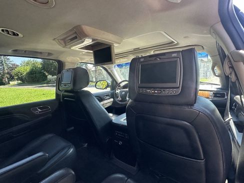 Used 2013 Cadillac Escalade ESV Platinum AWD/4WD image 17