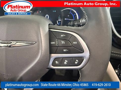 Used 2023 Chrysler Pacifica Limited FWD image 17