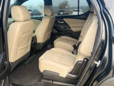 Used 2022 Chevrolet Traverse LT image 19