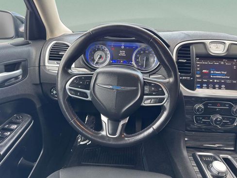 Used 2020 Chrysler 300 Touring w/ Sport Appearance Package image 20