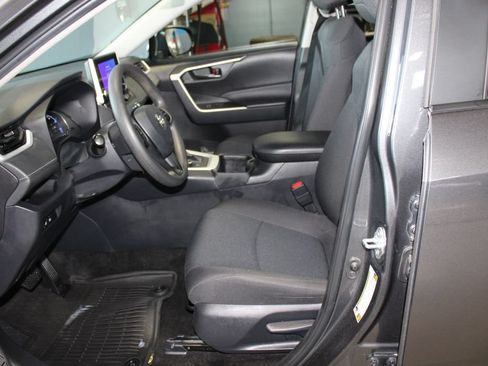 Used 2024 Toyota RAV4 LE AWD/4WD image 6