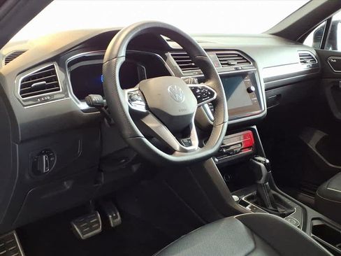 Certified 2023 Volkswagen Tiguan SEL R-Line image 9