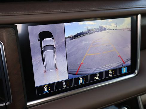 Used 2021 GMC Yukon Denali w/ Denali Premium Package image 4