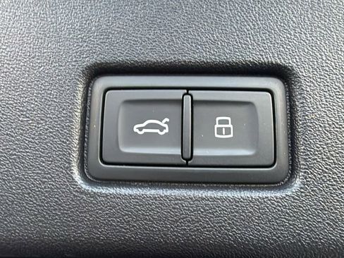 Used 2024 Audi Q4 e-tron Premium Plus w/ Premium Plus image 8