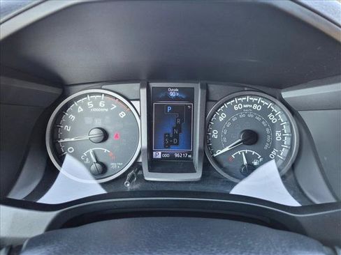 Used 2017 Toyota Tacoma TRD Sport w/ Tow Package RWD image 11
