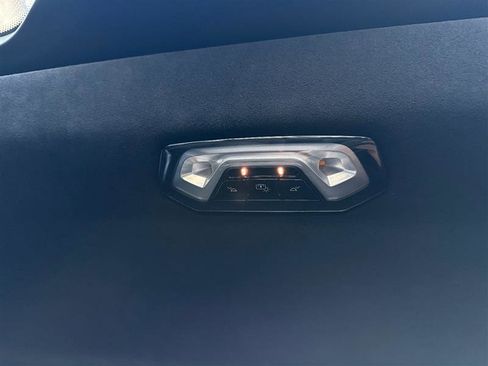 Used 2023 BMW X7 xDrive40i w/ Executive Package image 40