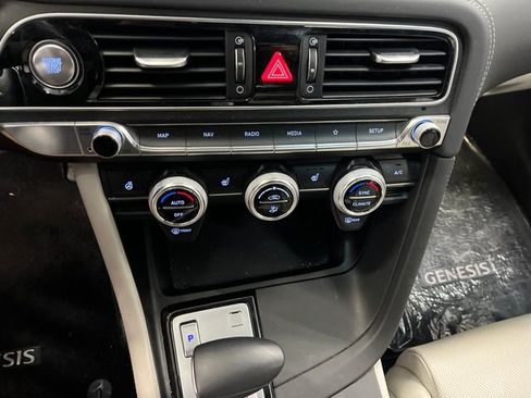 Used 2023 Genesis G70 2.0T image 14