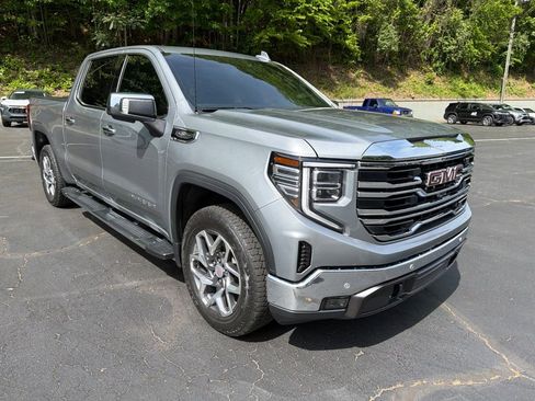 Used 2023 GMC Sierra 1500 SLT w/ SLT Premium Plus Package AWD/4WD image 5