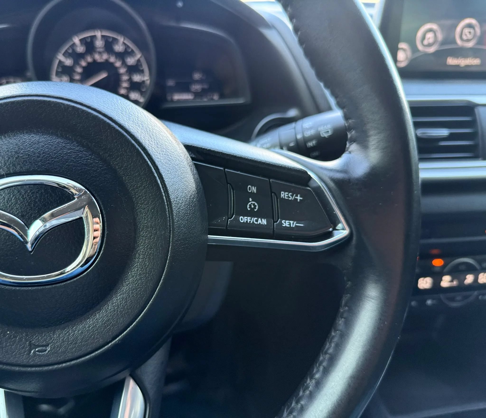 Used 2018 MAZDA MAZDA3 Touring FWD image 14
