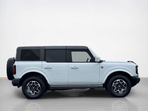 Used 2023 Ford Bronco Outer Banks AWD/4WD image 9