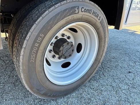 New 2024 Ford F450 XL w/ XL Chrome Package image 40