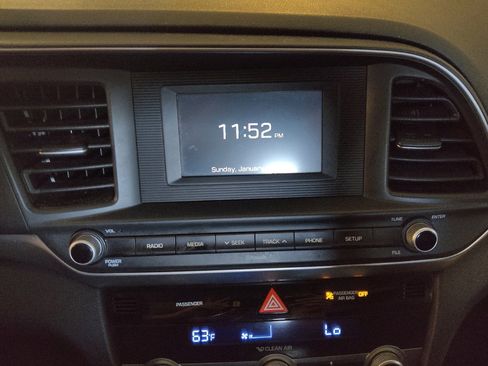 Used 2020 Hyundai Elantra SE w/ Cargo Package (C1) image 25