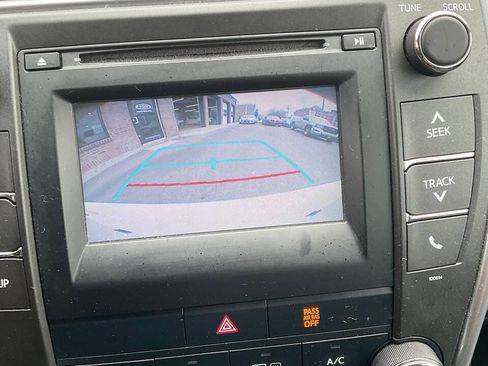 Used 2016 Toyota Camry SE w/ Moonroof Package FWD image 12