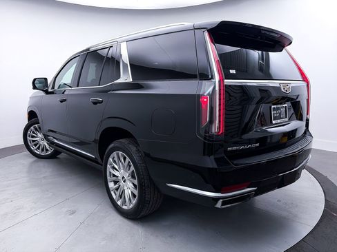 Used 2023 Cadillac Escalade Premium Luxury image 2