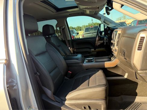 Used 2017 GMC Sierra 2500 Denali w/ Duramax Plus Package AWD/4WD image 6