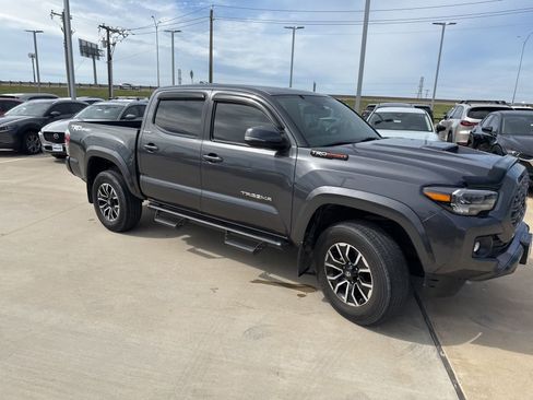 Used 2023 Toyota Tacoma TRD Sport w/ Technology Package RWD image 6