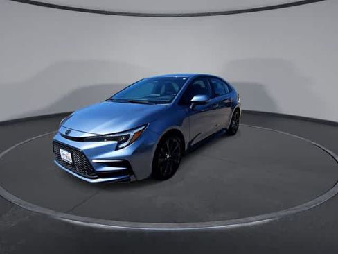 Used 2024 Toyota Corolla SE FWD image 3