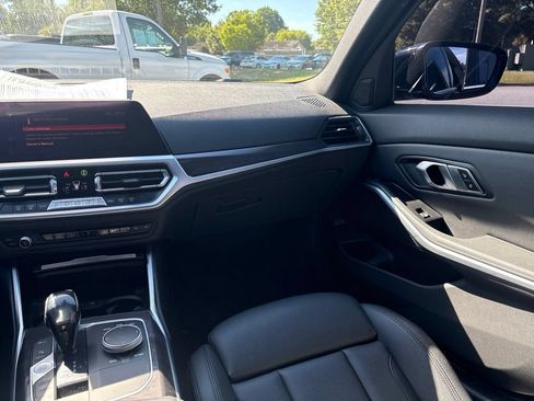 Used 2020 BMW 330i Sedan w/ Convenience Package RWD image 17