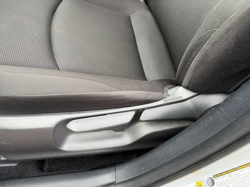 Used 2022 Toyota Prius L Eco FWD image 14