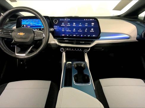 Used 2025 Chevrolet Equinox EV LT FWD image 15