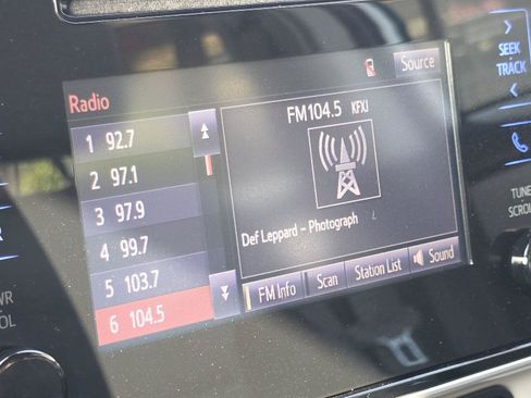 Used 2017 Toyota Corolla LE FWD image 21
