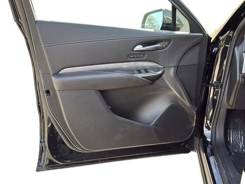 Used 2025 Cadillac XT4 Premium Luxury image 18