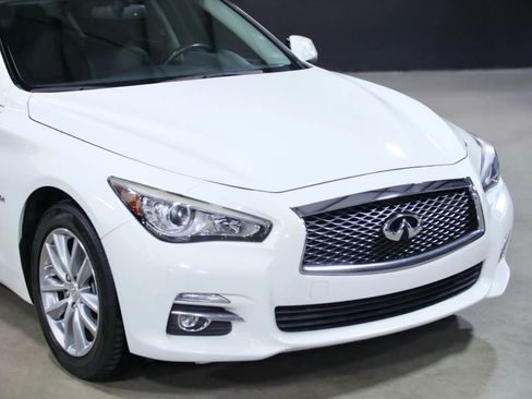 Used 2017 INFINITI Q50 2.0t w/ Moonroof Package RWD image 2