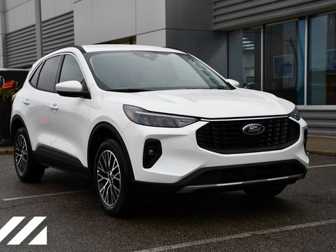 New 2024 Ford Escape Base image 2