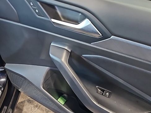 Used 2024 Volkswagen Jetta SE image 11