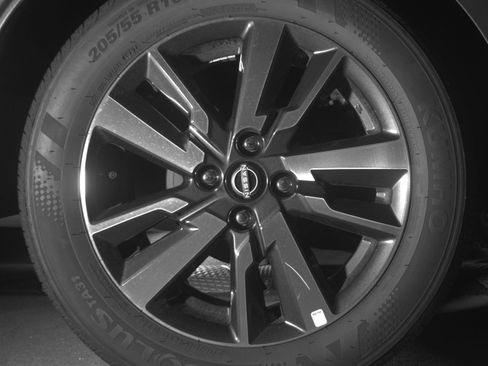 Used 2025 Nissan Versa SV image 15